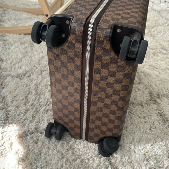 Beautiful Louis Vuitton Damier carryon suit case - Picture 10 of 13